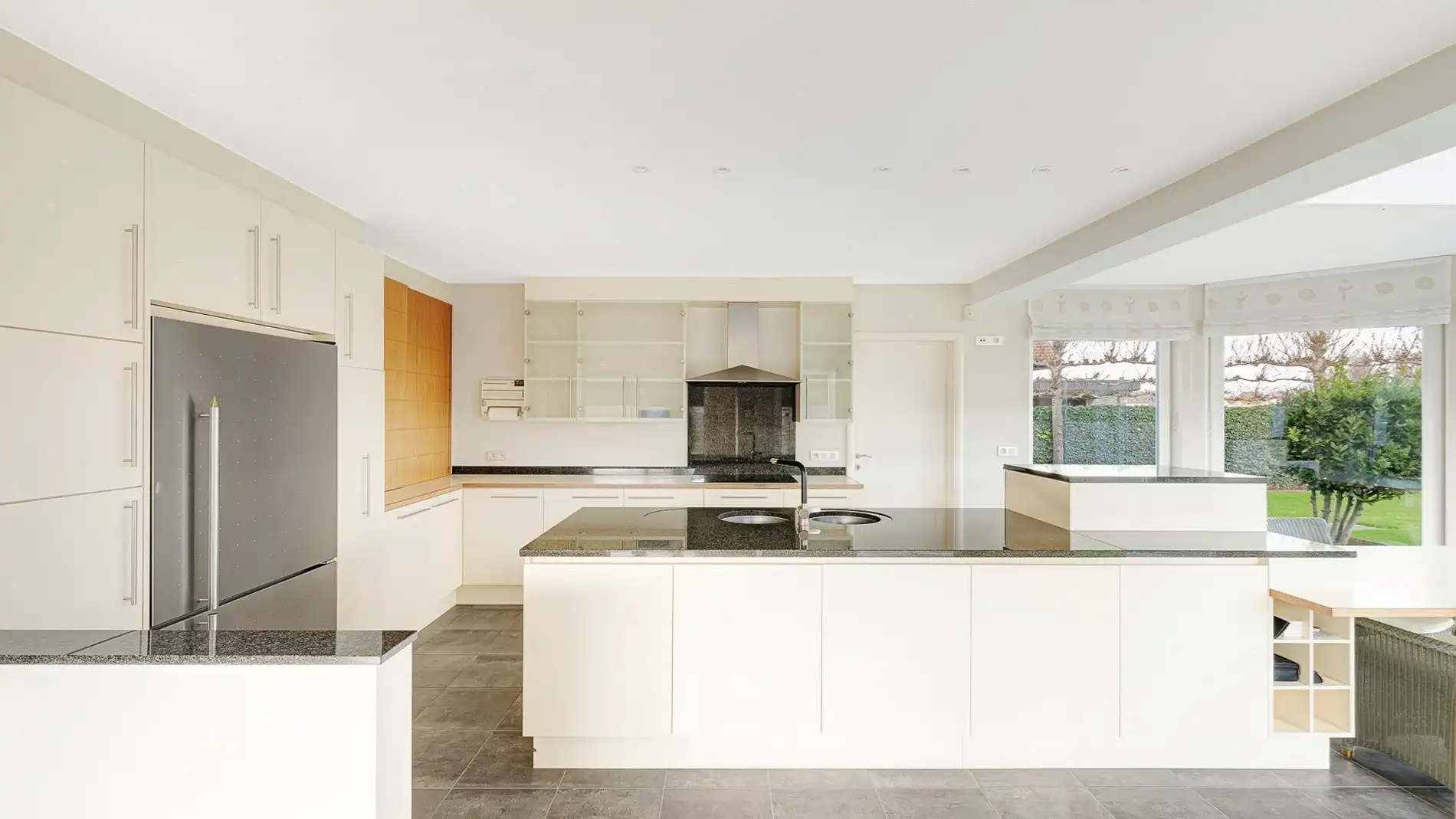 Rustig gelegen villa met open zichten op 1362 m² grond foto 7