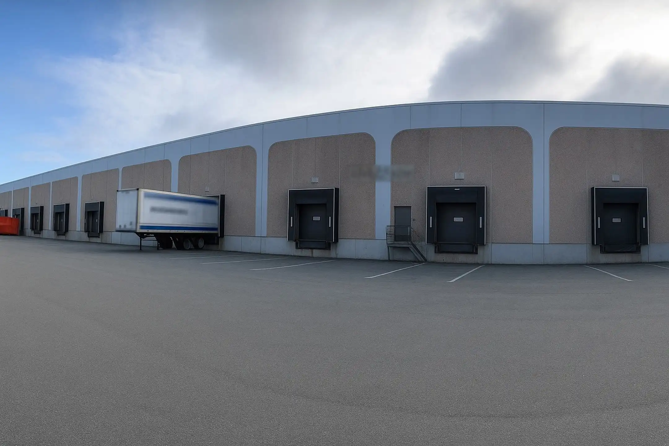 Te huur Magazijnruimte Unit C met uitstekende ligging nabij E40 en luchthaven Zaventem.  foto {{pictureIndex}}