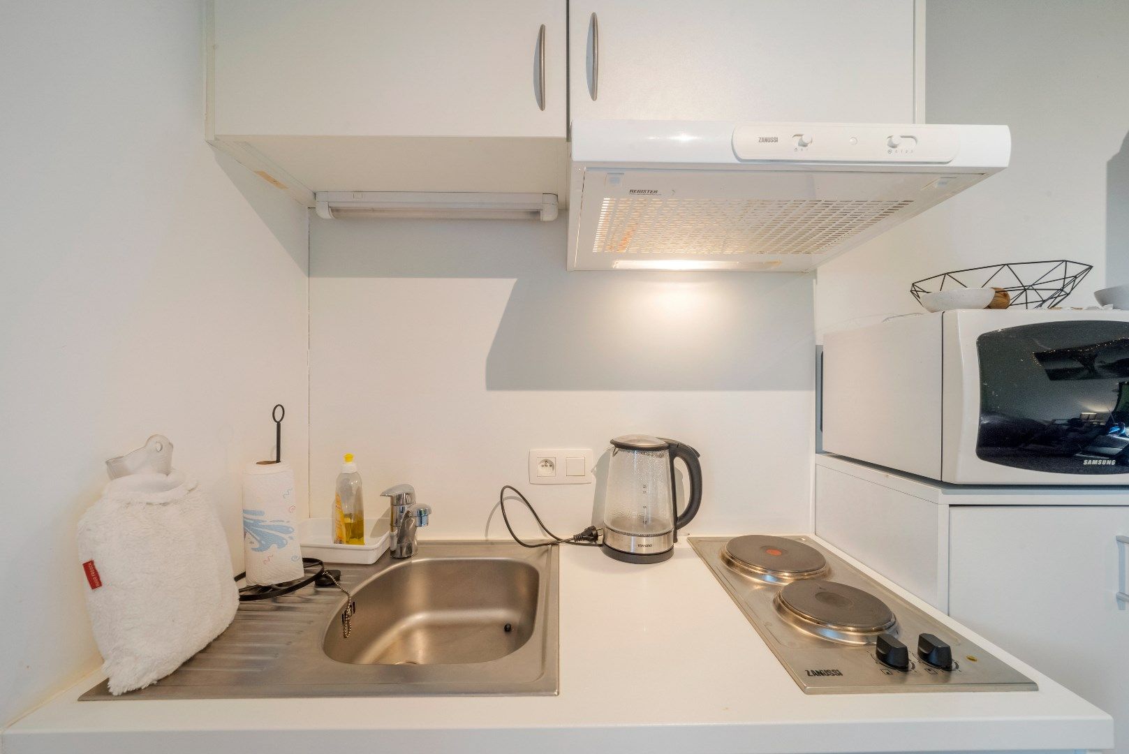 Verhuurde studentenflat met kitchenette en badkamer en staanplaats foto 5