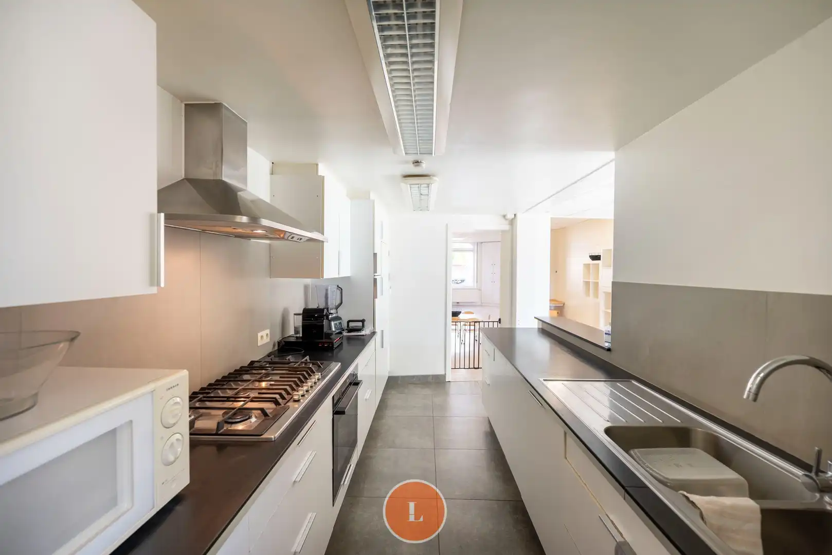 Te koop ruime halfopen woning met 4 slaapkamers en uitweg te Sint-Eloois-Winkel. foto 9