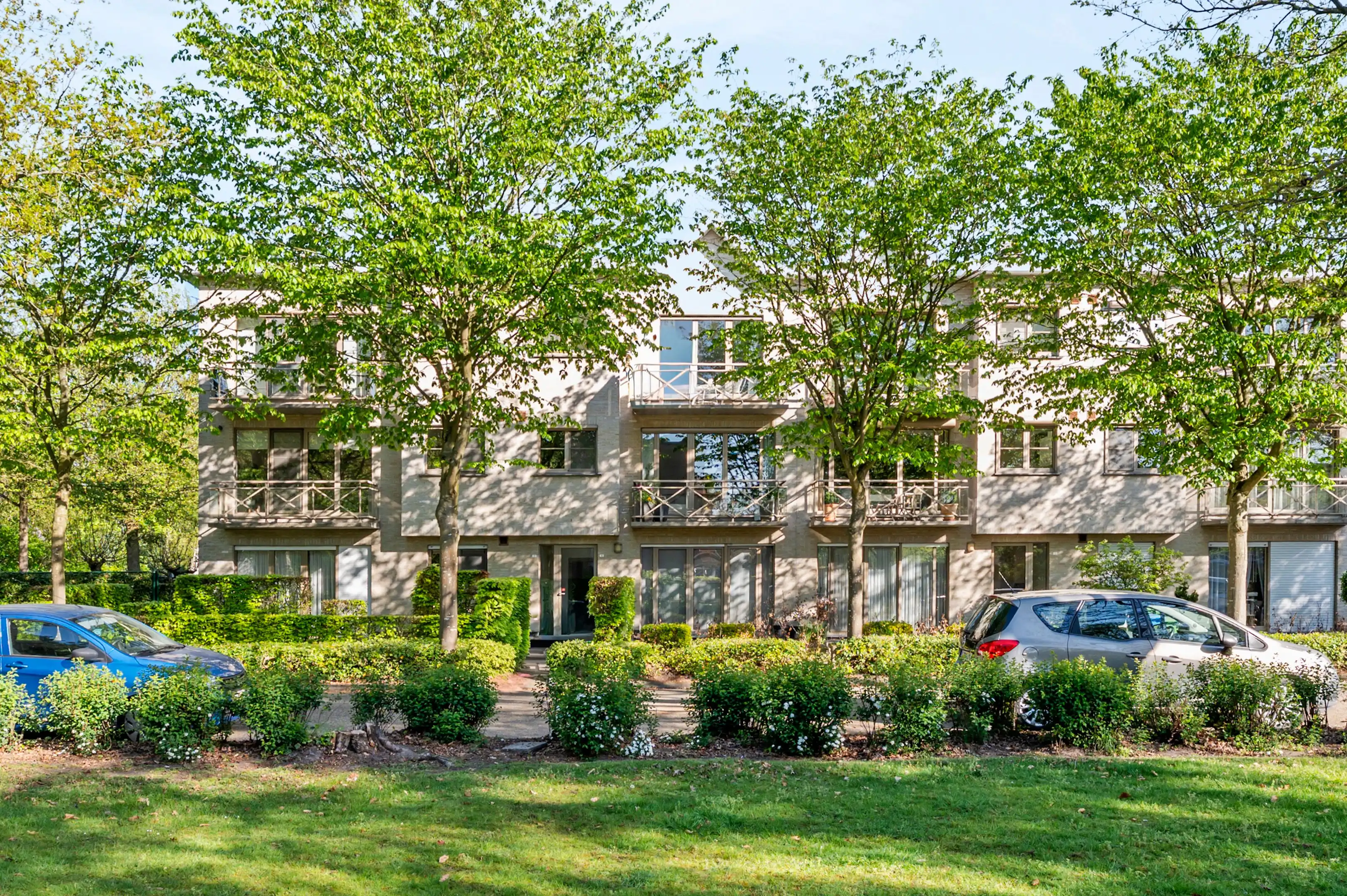 Instapklaar appartement met zonnig terras en garagebox in Brasschaat! foto 17