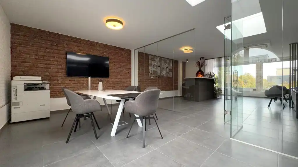 Mooi ingerichte kantoorruimte te huur in Wilrijk foto 3