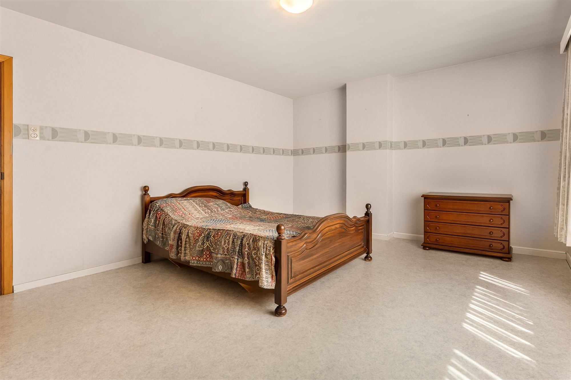 DEELS GERENOVEERDE, PERFECT ONDERHOUDEN WONING OP LEUKE LIGGING foto 12