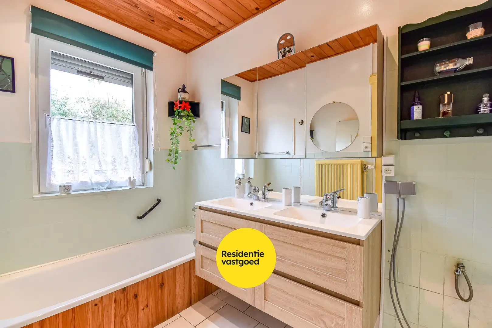 Ruime te renoveren villa op rustige ligging foto 22