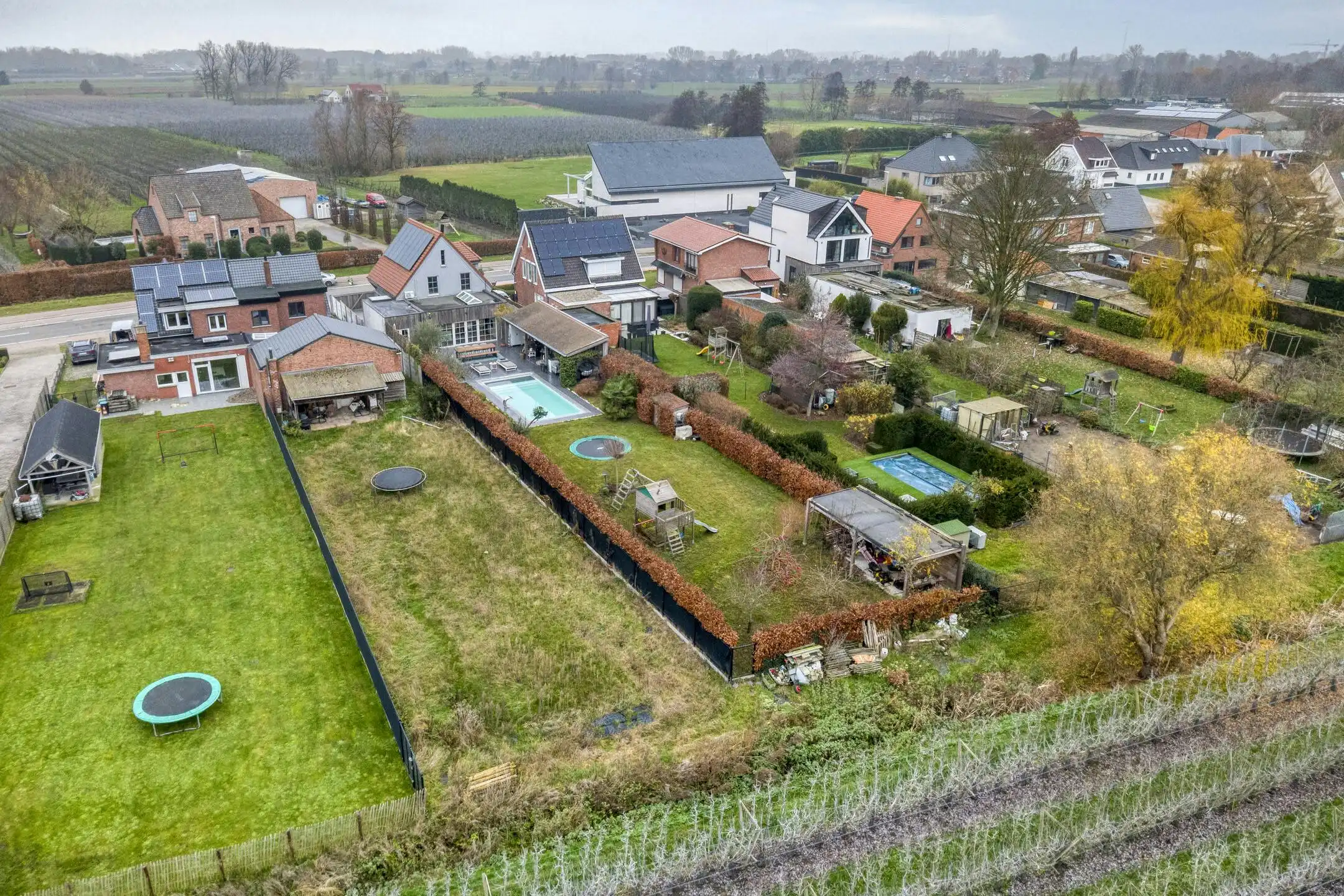 Gerenoveerd vrijstaand huis met zwembad, poolhouse en tuin foto 26