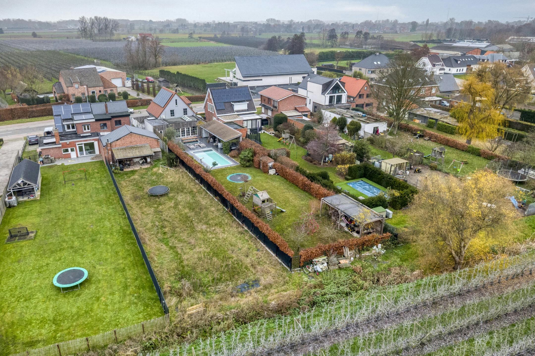 Gerenoveerd vrijstaand huis met zwembad, poolhouse en tuin foto 27