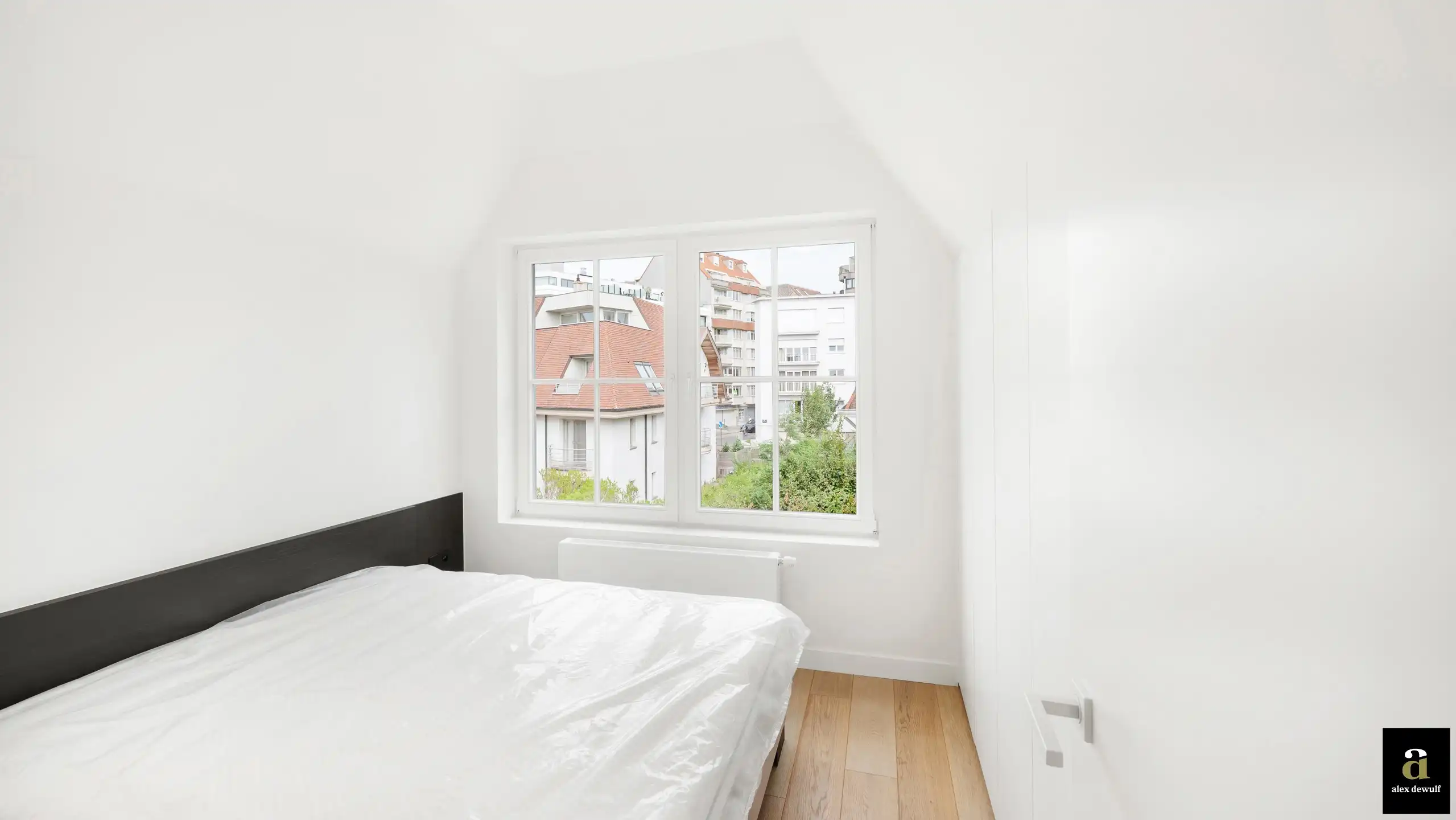 Stijlvol luxeappartement met veel lichtinval, op wandelafstand van het strand in de Bayauxlaan in Knokke. foto 16