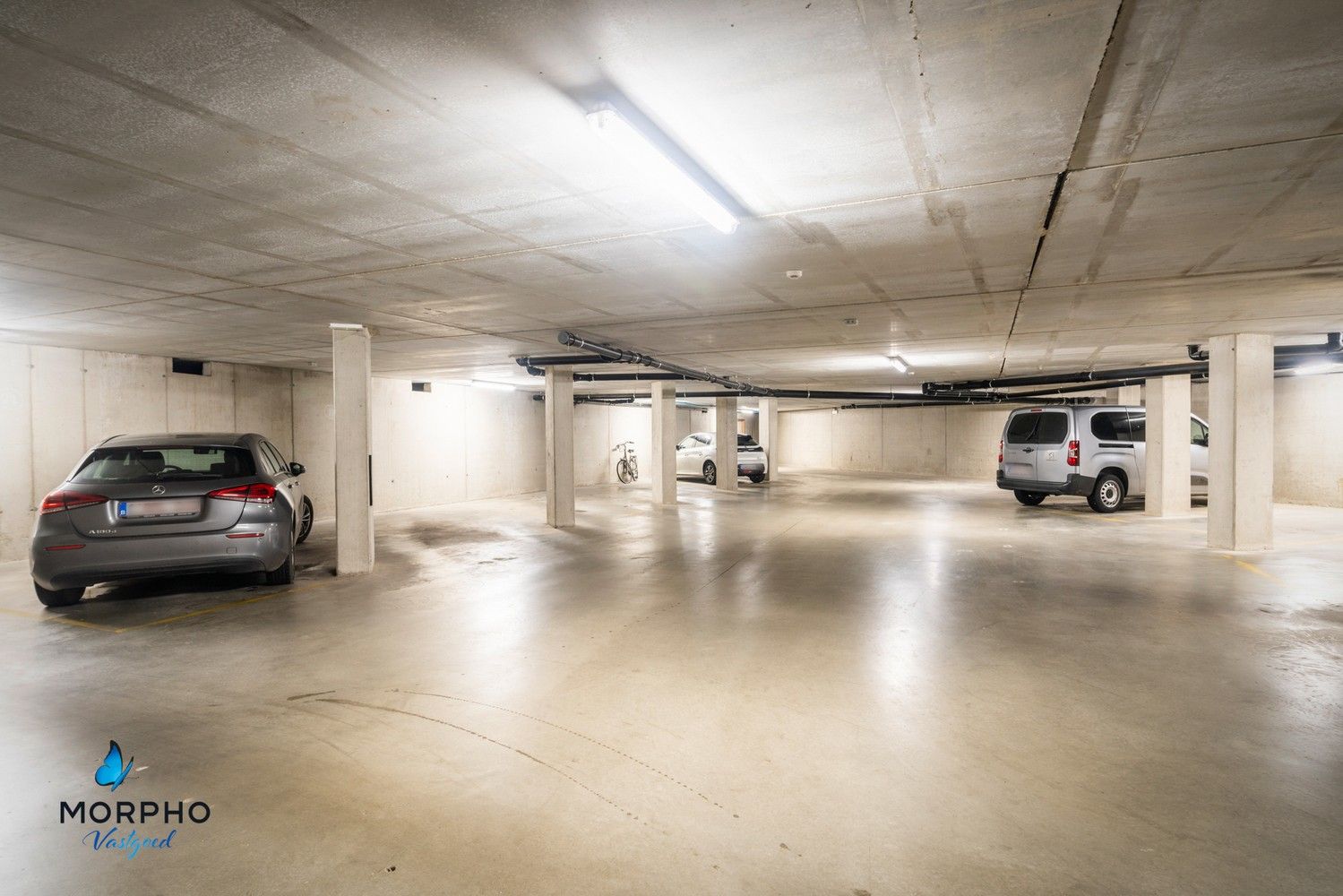 Te Koop: Privé Garagebox in Residentie Het Zonnehof, Aartrijke – Ideaal voor Twee Auto's foto 3