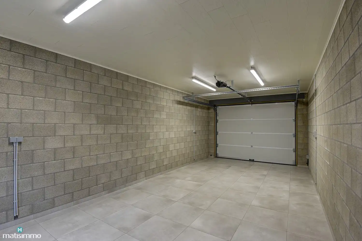 RUIM NIEUWBOUW APPARTEMENT MET 2 SLAAPKAMERS, OVERDEKT TERRAS, GARAGE, AUTOSTAANPLAATS EN KELDERBERGING TE BEVERST foto 28