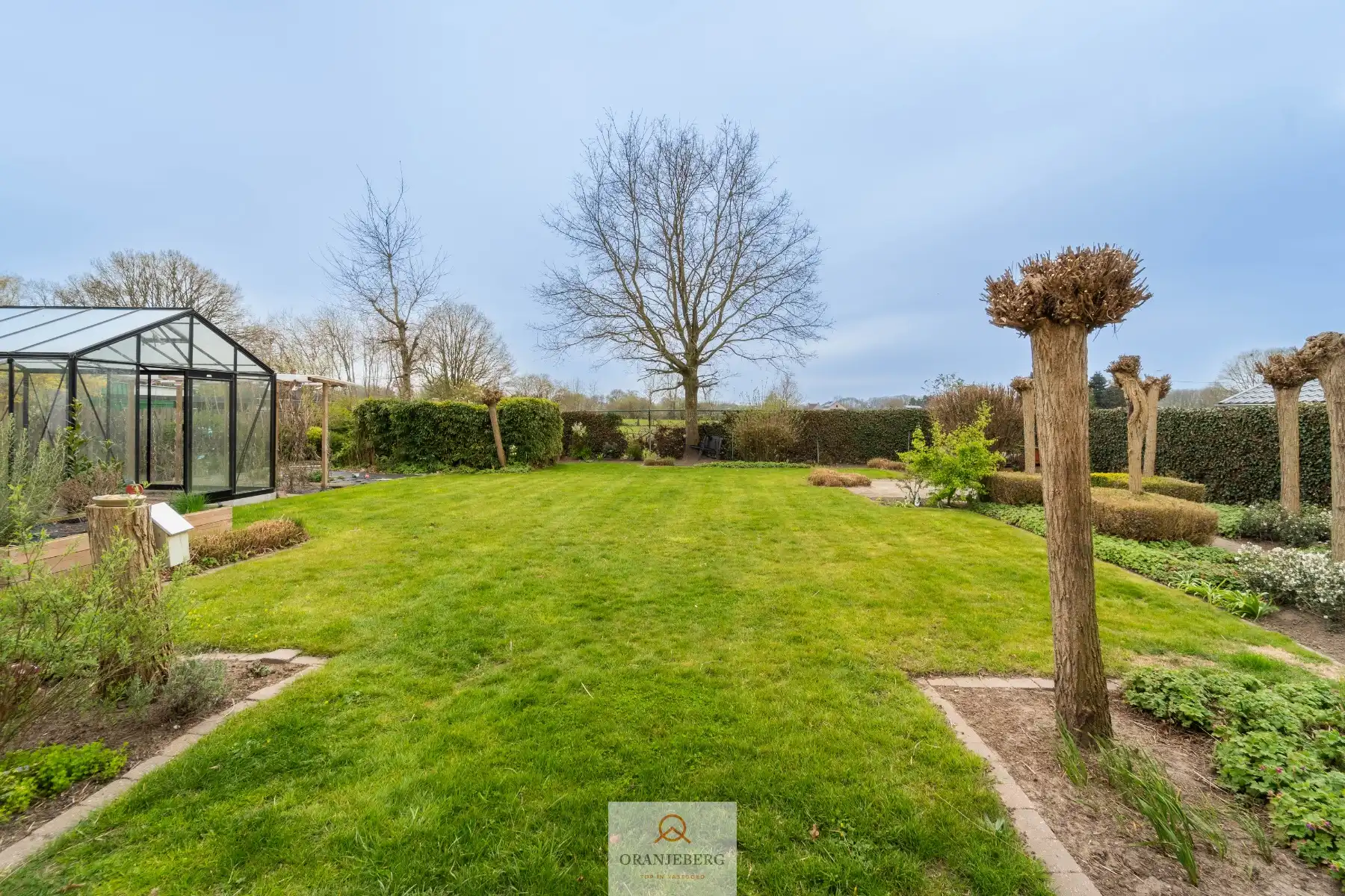 Magazijn met kantoor en woonst foto 25