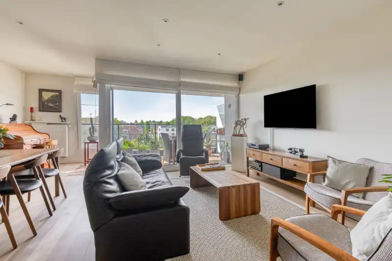 Prachtig appartement te koop in Gent met 2 slaapkamers, garage en uitstekende ligging aan de Staakskenstraat. foto 3