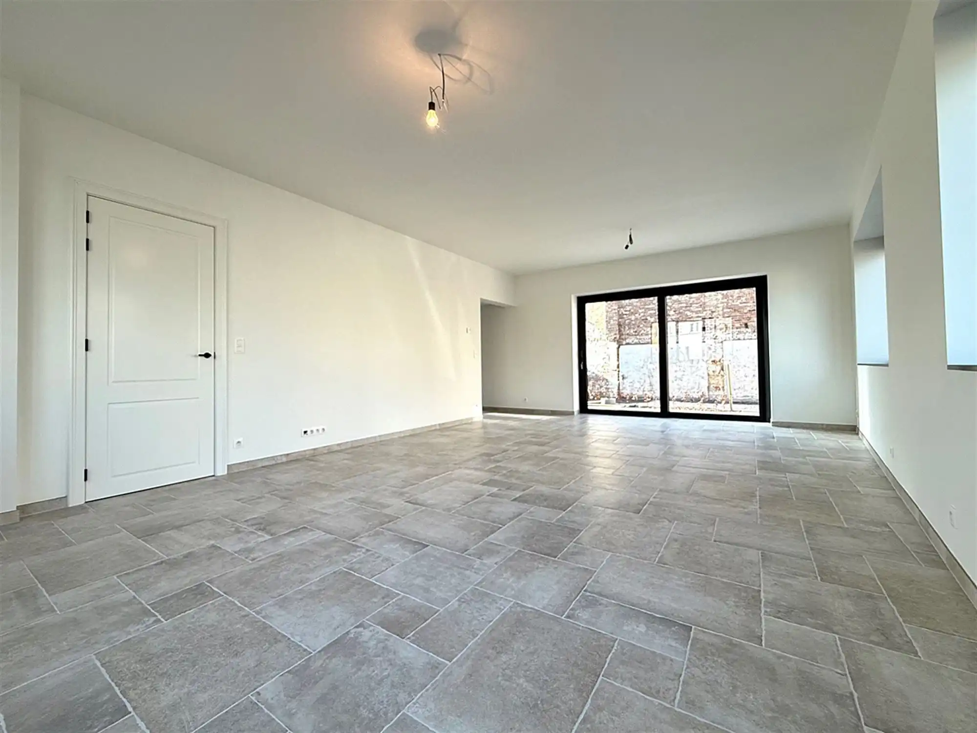 Ruime instapklare kwalitatief gerenoveerde WONING met 3 SLAAPKAMERS & TERRAS foto 4