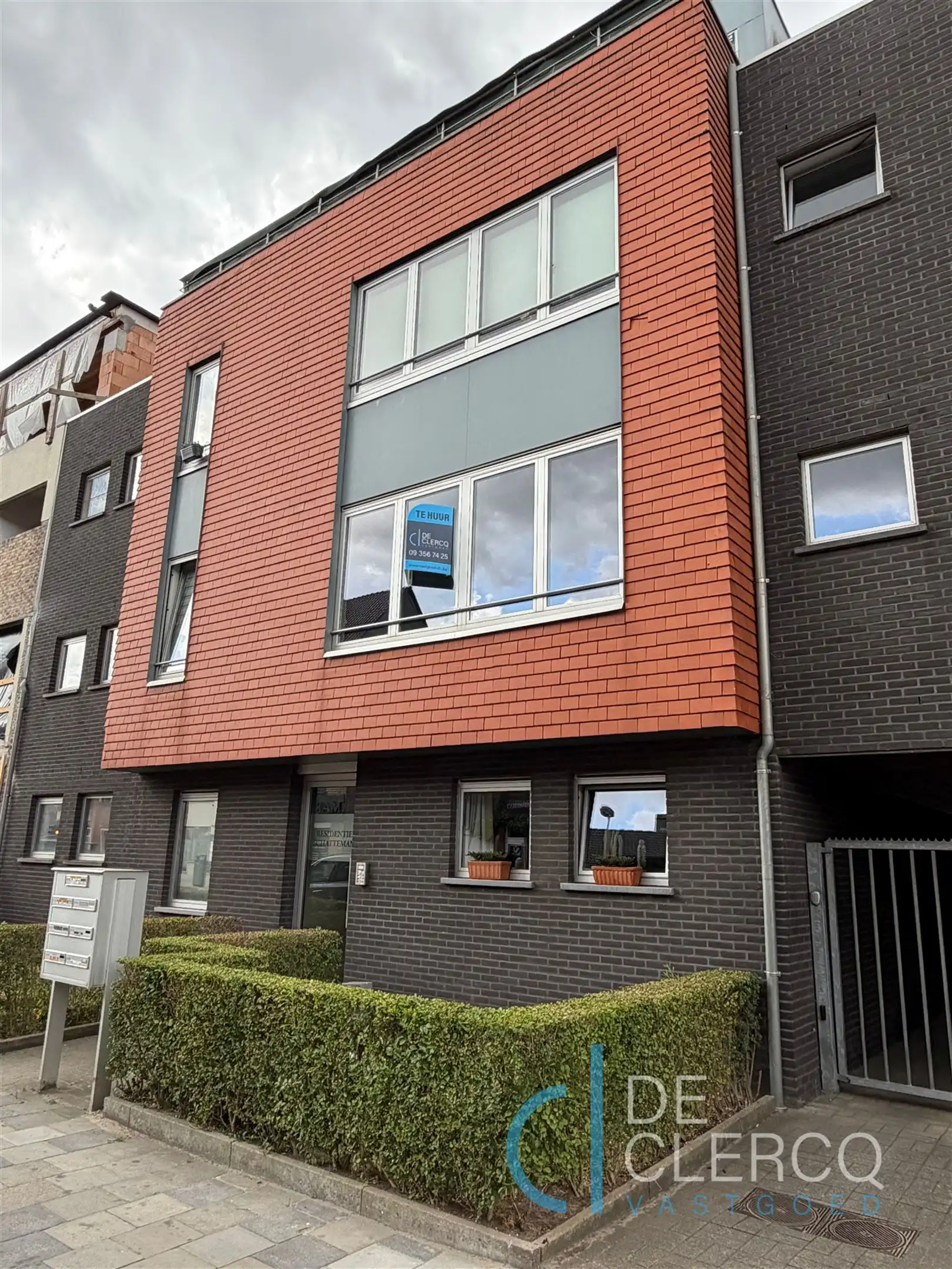 Tweeslaapkamer appartement met autostaanplaats te huur Gent! foto {{pictureIndex}}