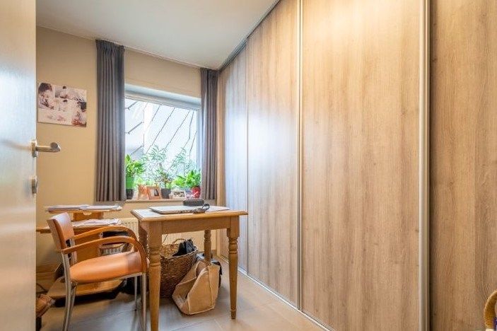 TOPLOCATIE | INSTAPKLAAR APPARTEMENT (BJ 2005) MET 2 SLPKS foto 7