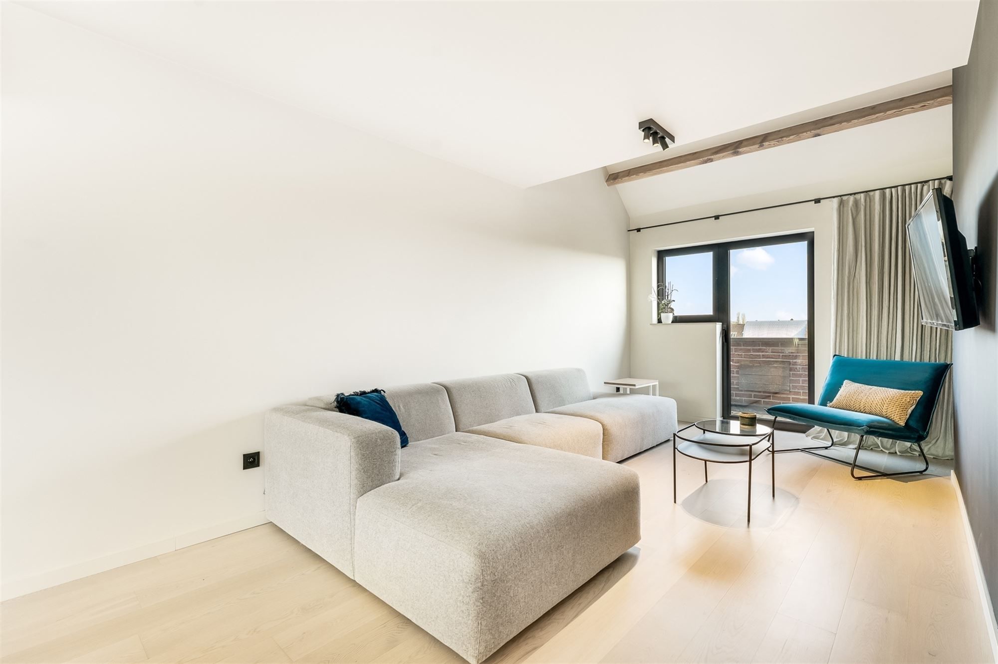 KNAP GERENOVEERD, LICHTRIJK APPARTEMENT (129M²) MET 3 SLAAPKAMERS TE HALEN foto 4