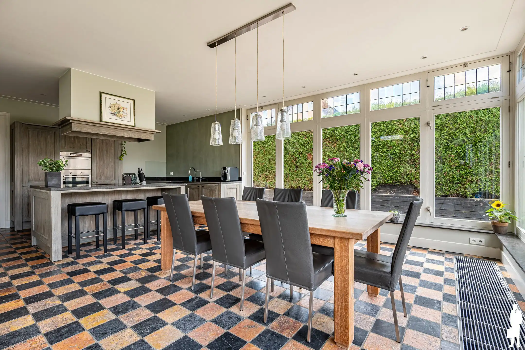 Villa met 6 slpk. 2 badk. en garage op 900m² nabij NL grens. foto 11