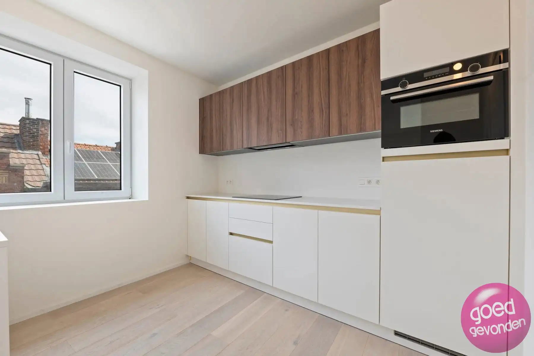 NIEUW APP - 1of2 SLK - TERRAS - KELDER - CENTRUM - GEEN BTW foto 6