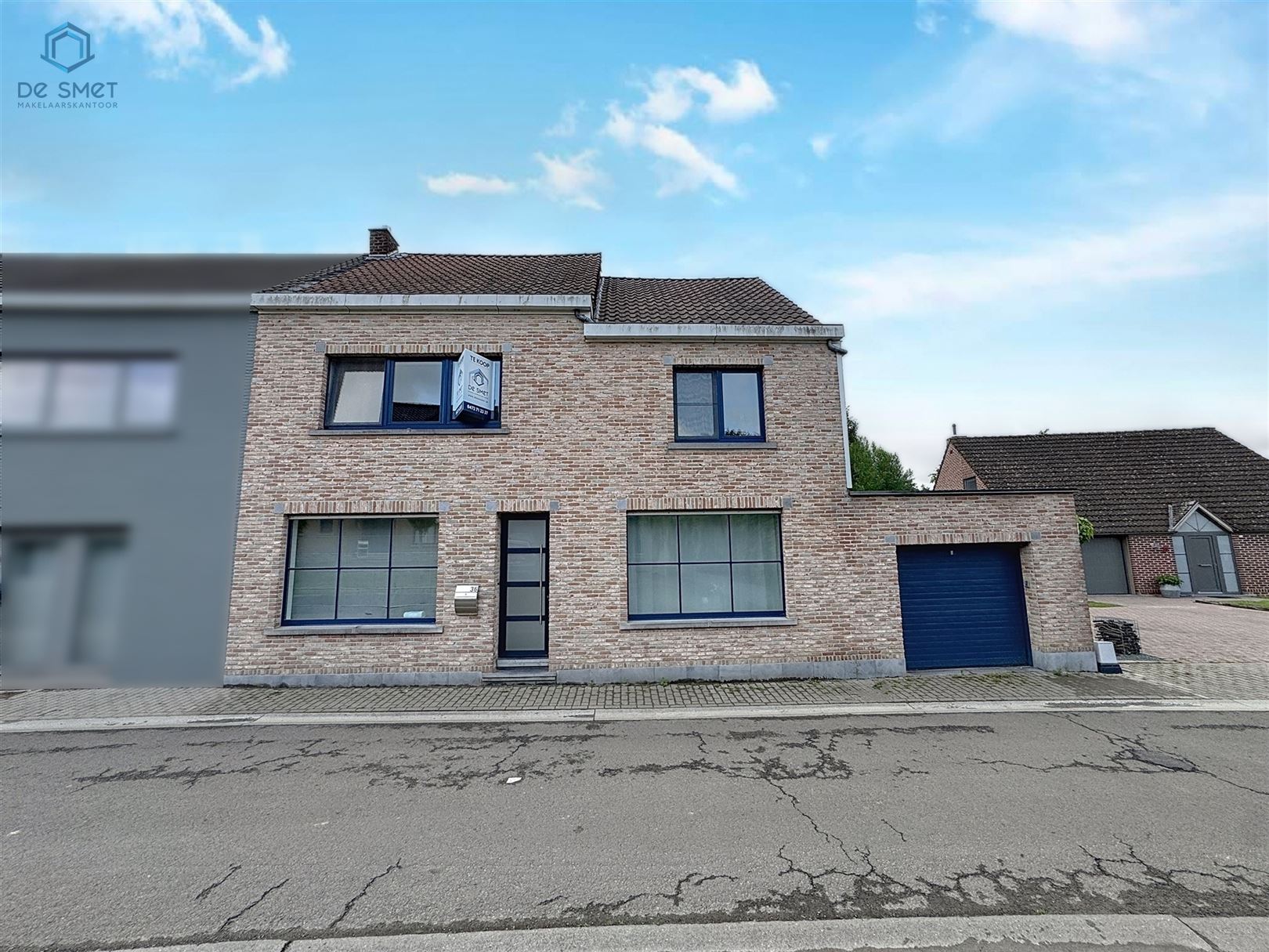Instapklare gezinswoning met 3 slaapkamers, ruime garage en tuin in Smeerebbe-Vloerzegem foto {{pictureIndex}}