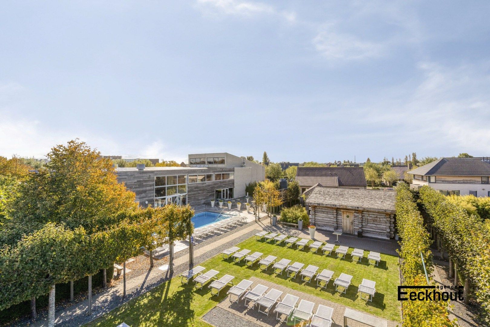 Handelscomplex op gunstige locatie foto 6