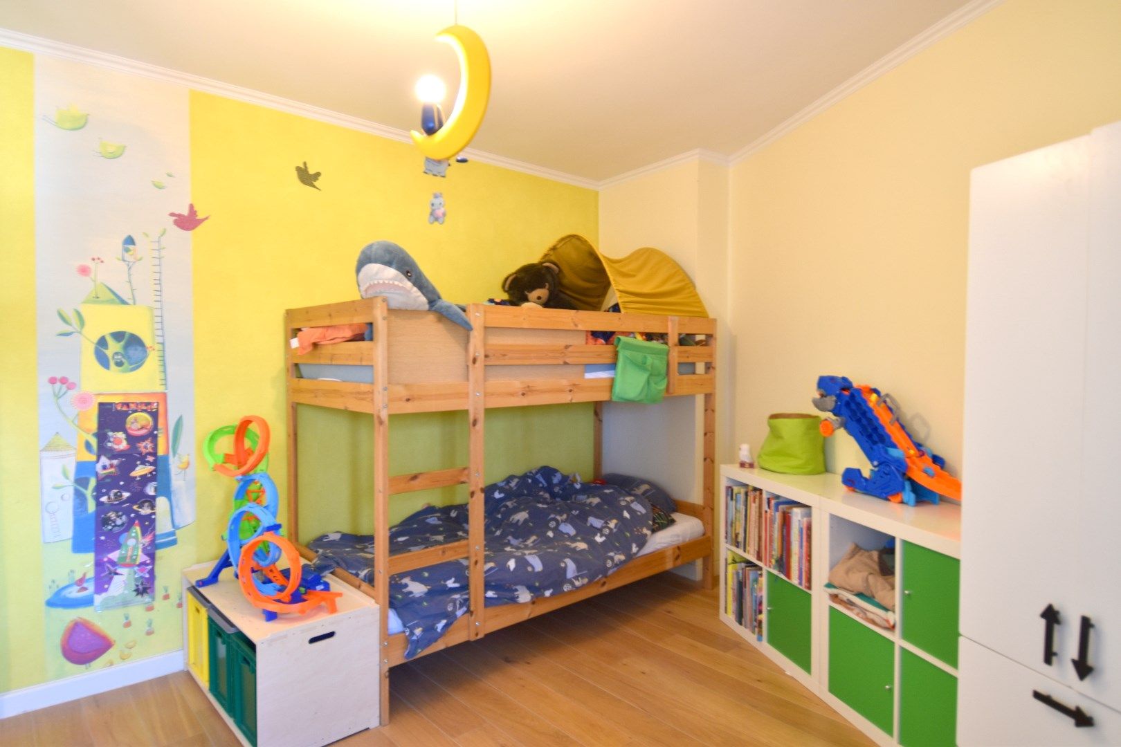 Karaktervolle burgerwoning met 2 slaapkamers, garage/werkplaats en zonneterras in hartje Kortrijk te koop foto 13