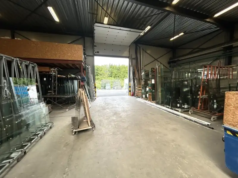 Bedrijfsgebouw van ca. 700 m² + mezzanine + kantoren en buitenopslag op topligging foto 14