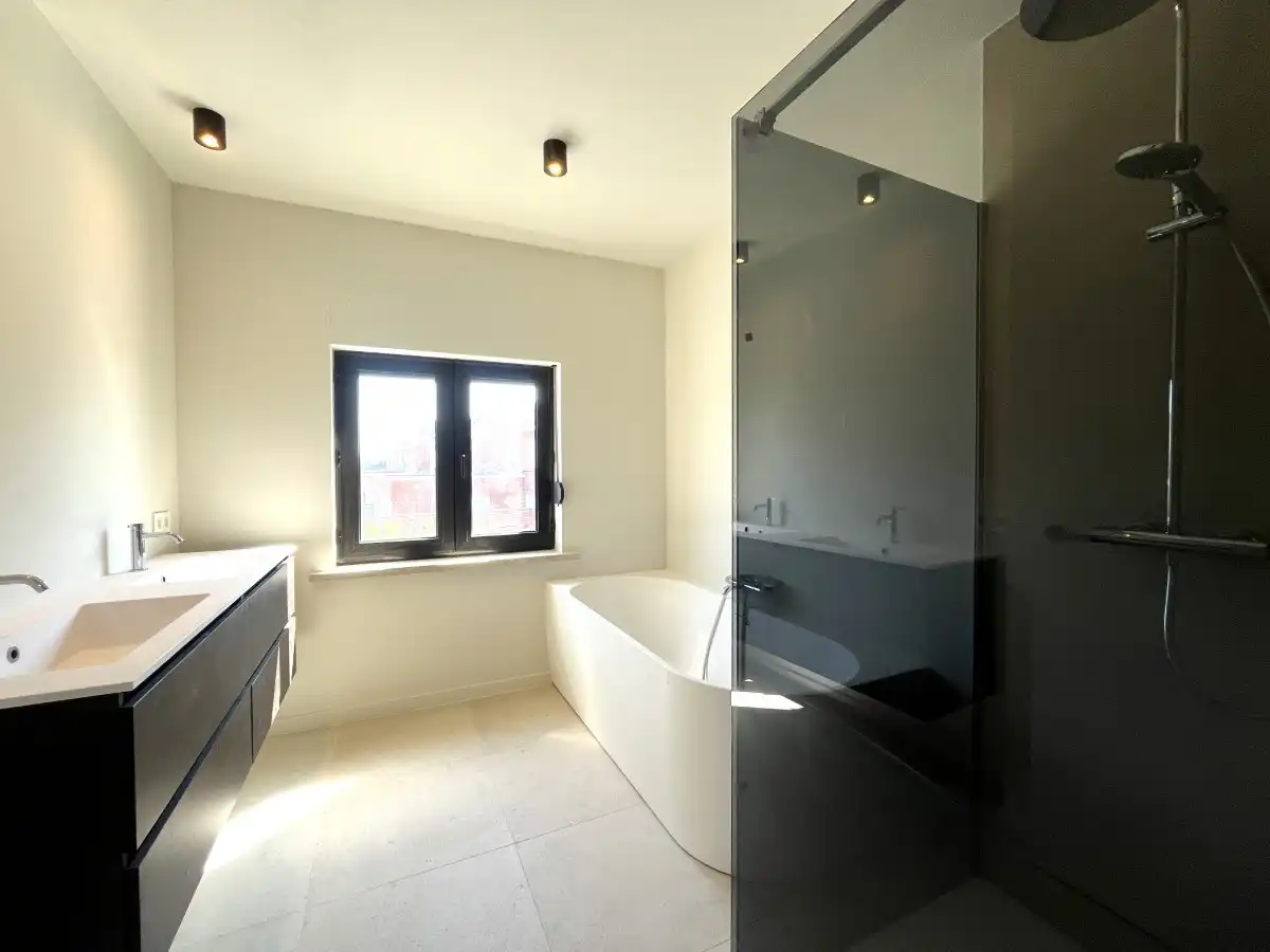 Ledegem – Volledig gerenoveerde halfopen woning met 3 slaapkamers en zonnige tuin foto 14