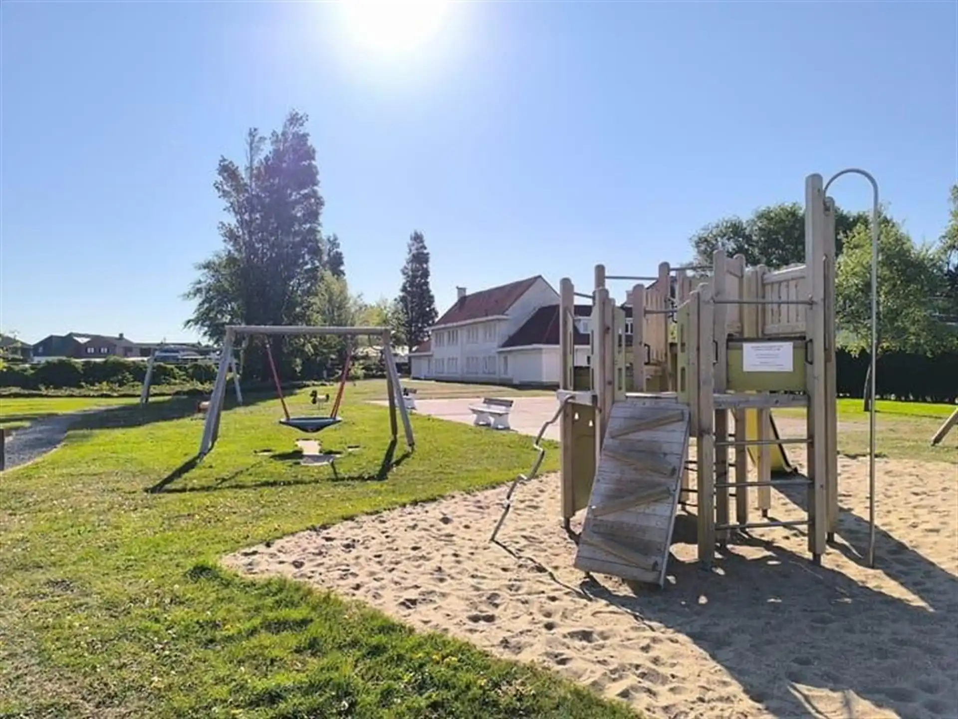 Ruim 2 slaapkamer appartement met zonnig terras.  foto 18