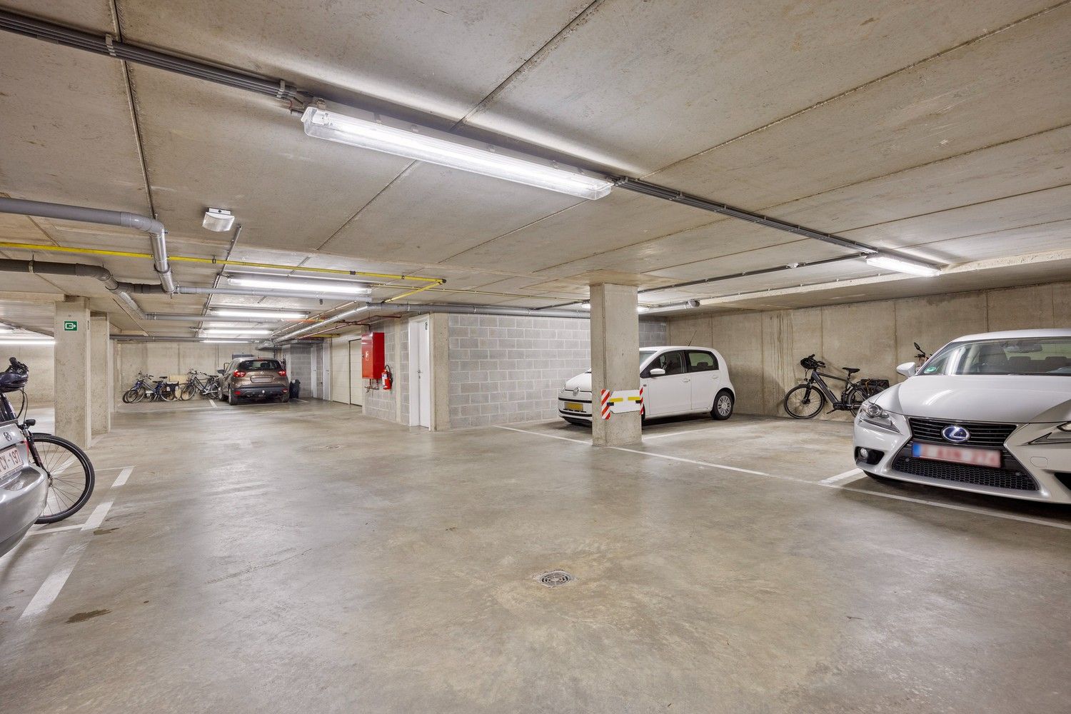 Ruim en luxueus appartement met 3 slaapkamers, groot terras en 2 ondergrondse parkings foto 36