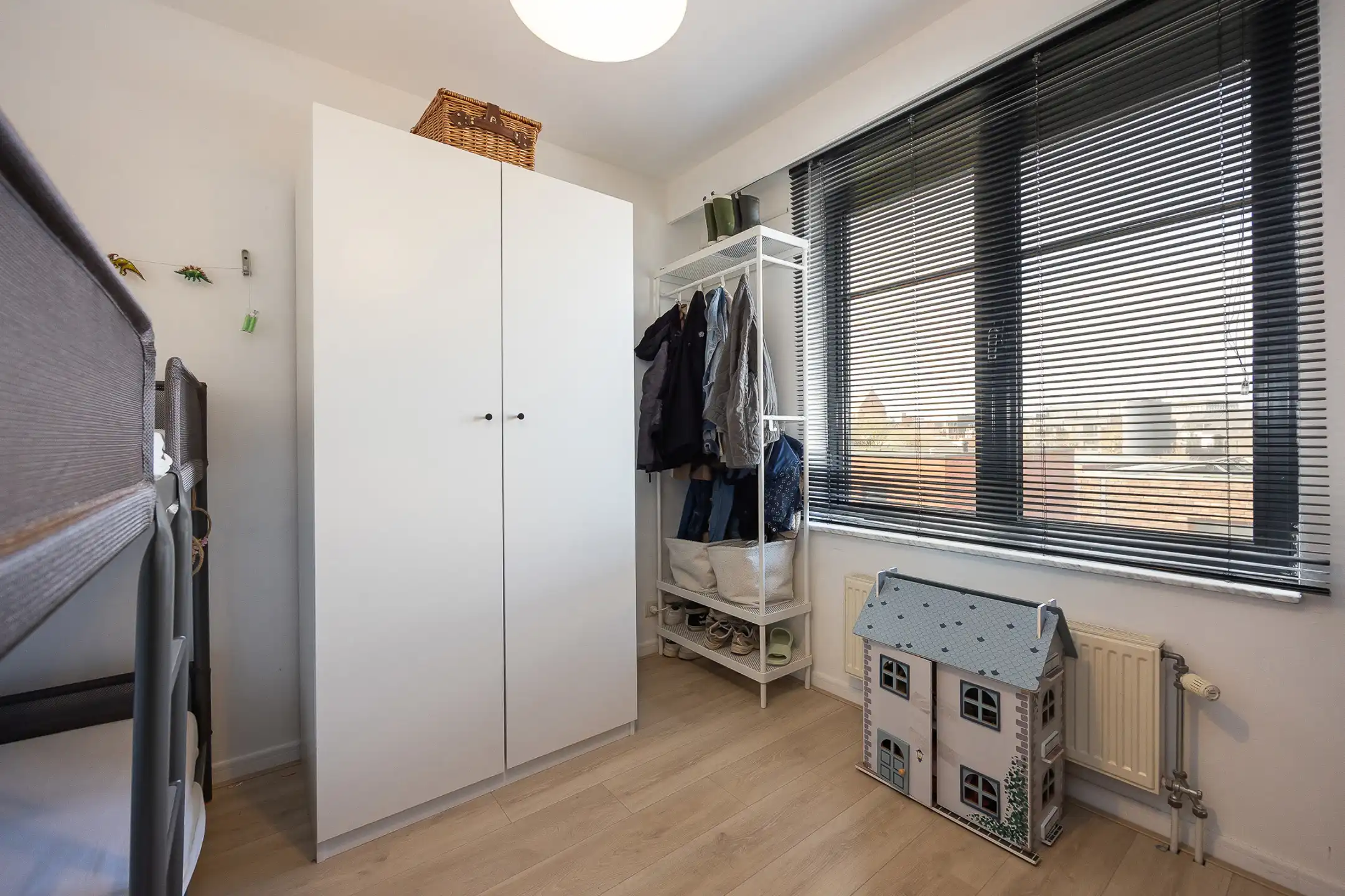 Centraal gelegen 2 slpk app met ruim terras en staanplaats. foto 14