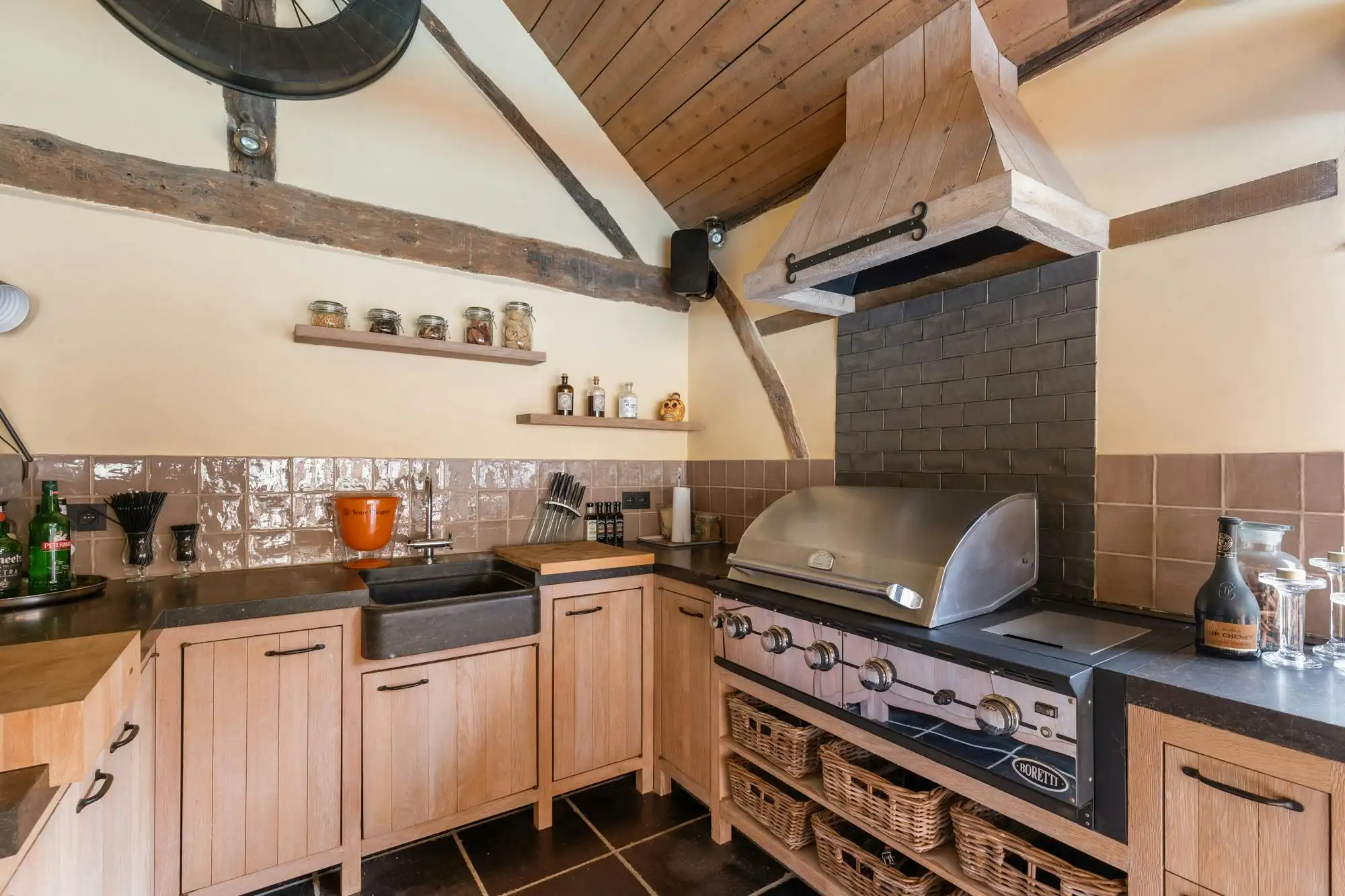 Exclusief domein met hoeve, wijnhuis en wellness foto 10