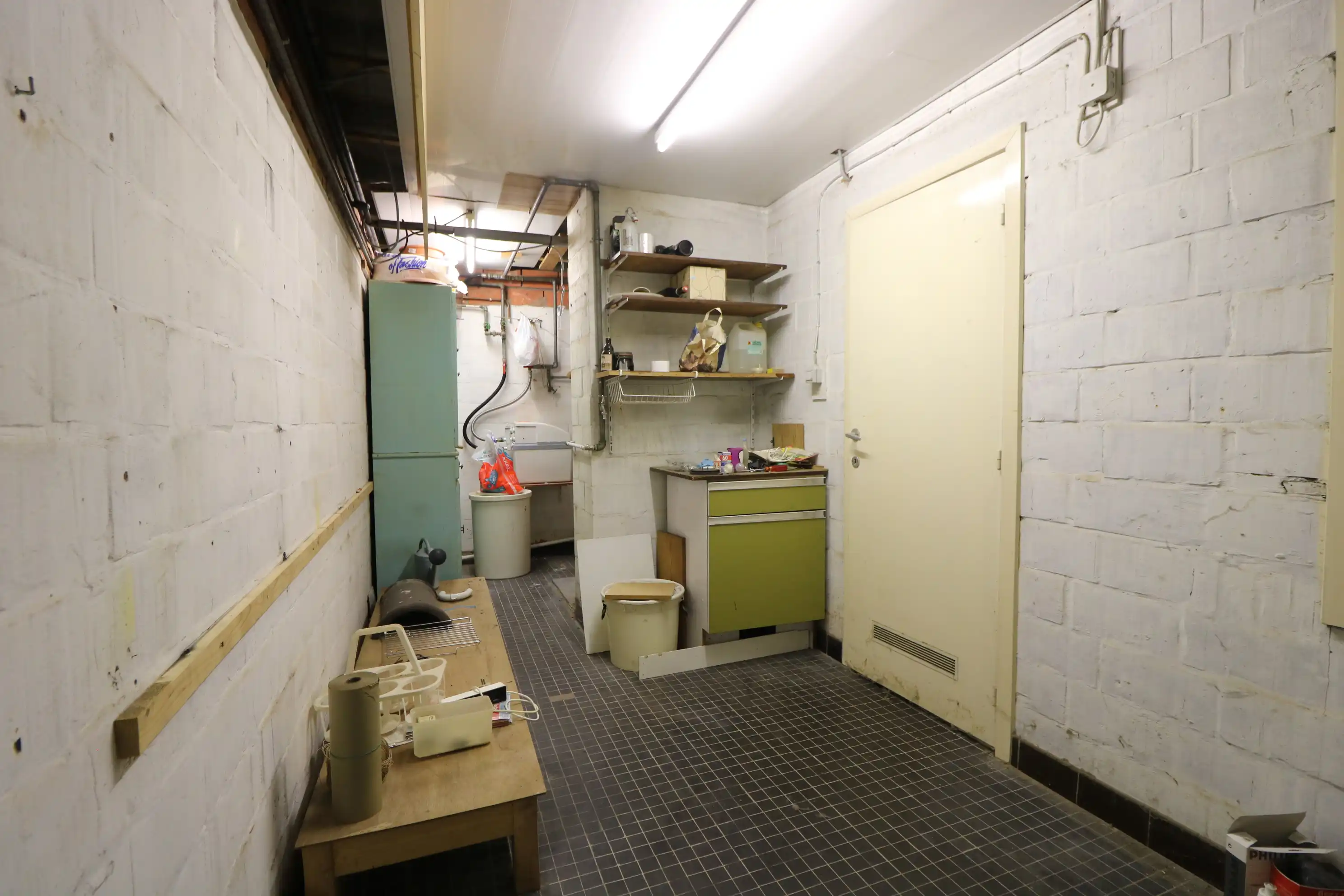  Zeer ruime woning met 5 slaapkamers, garages (8 wagens) en werkplaats. foto 21