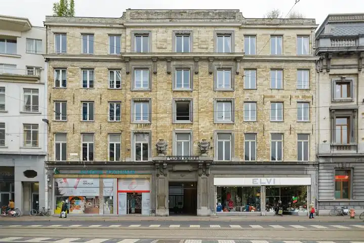 ANTWERPEN - Volledig gerenoveerd appartement foto 8