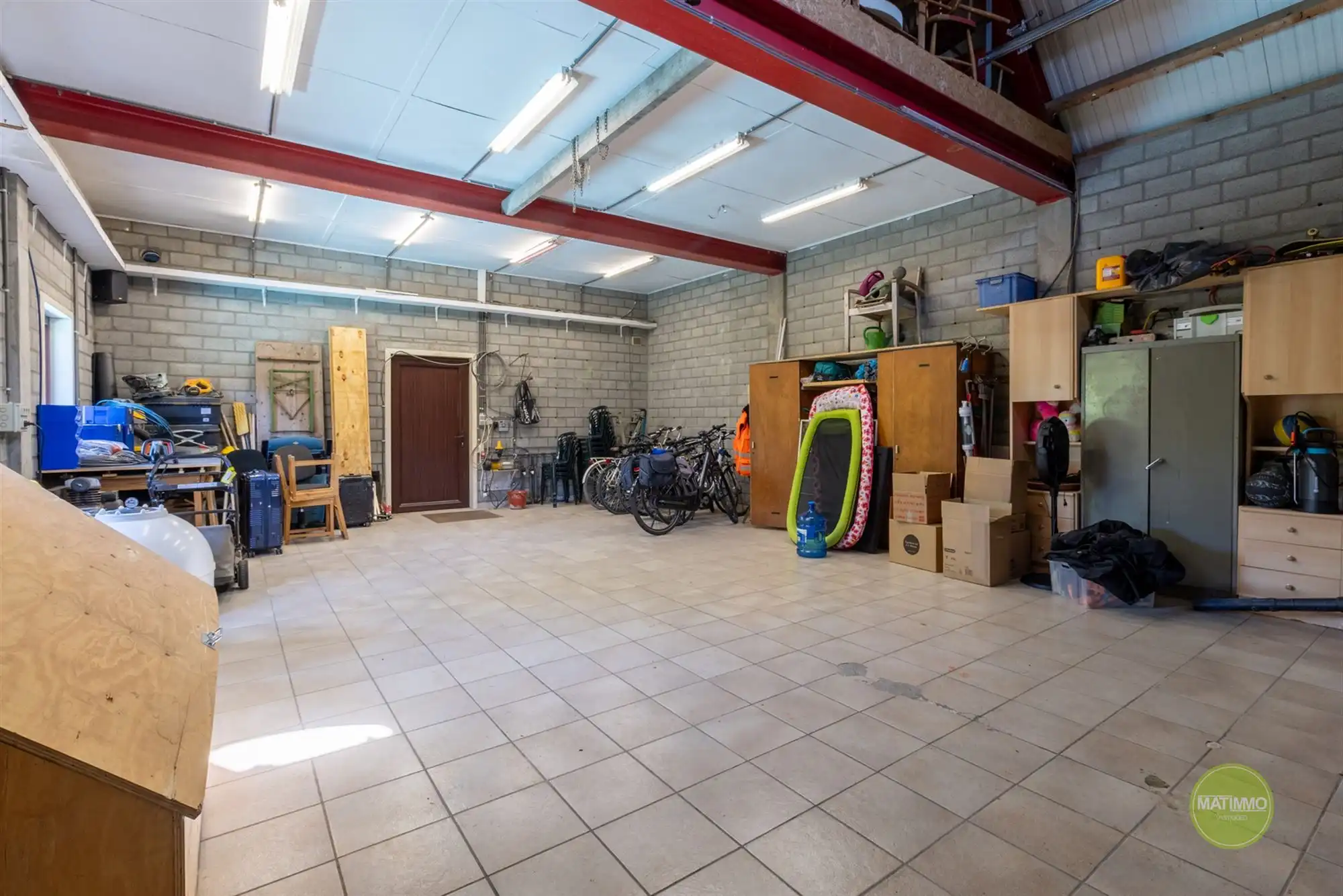 Instapklare gezinswoning met magazijn, zwembad en poolhouse  foto 32