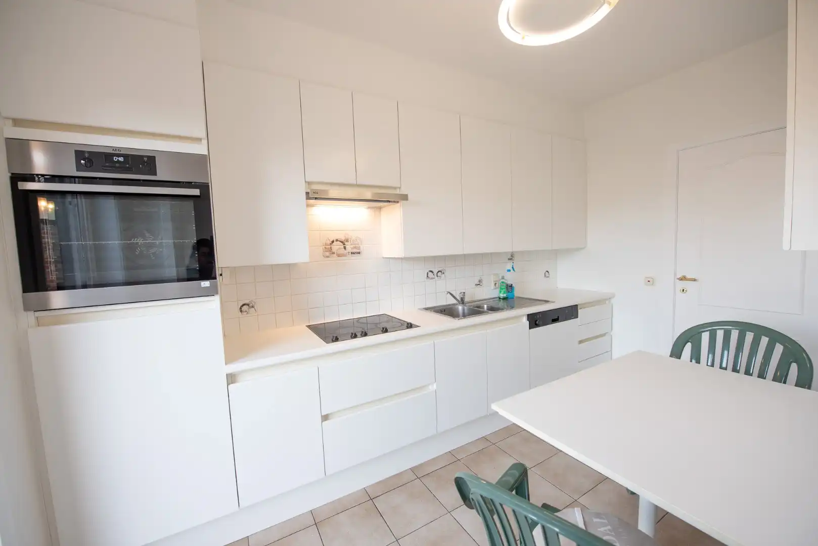 Instapklare woning met tuin en 2 garages in Oeselgem. foto 4