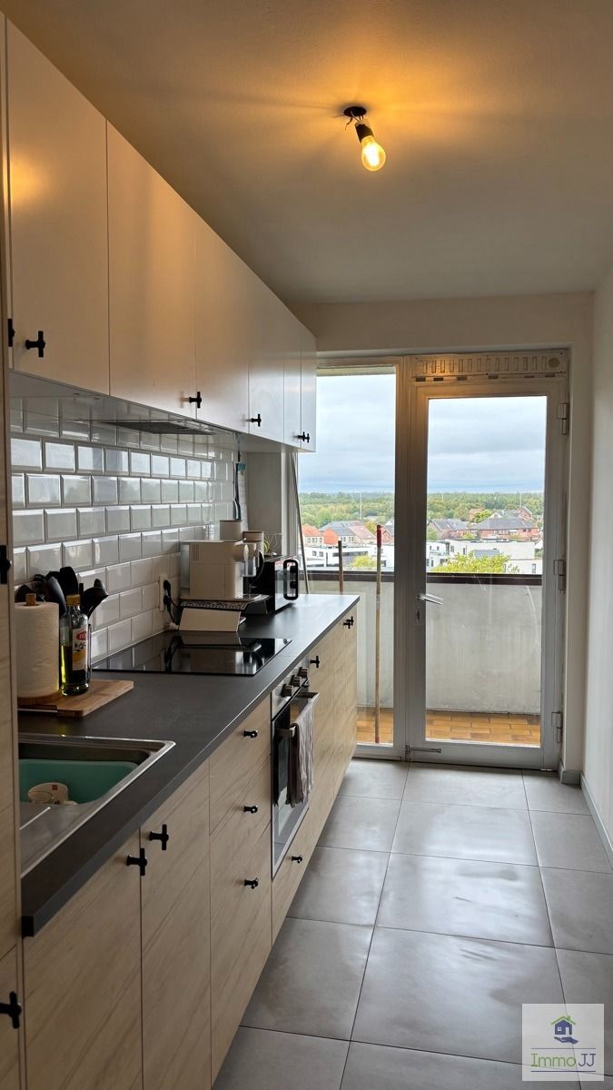 Vernieuwd app. met 2 slaapkamers en parking foto 4