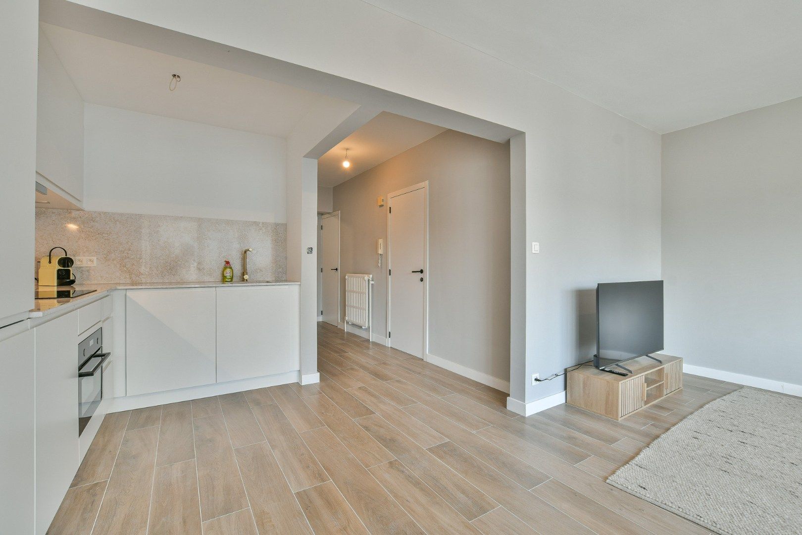Gerenoveerd 2-slaapkamerappartement op toplocatie - vlakbij de zeedijk! foto 11