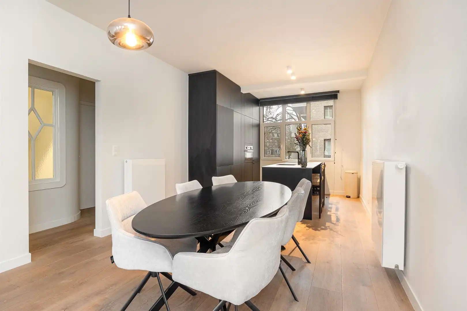 Wegdromen in een Art-deco appartement foto 5