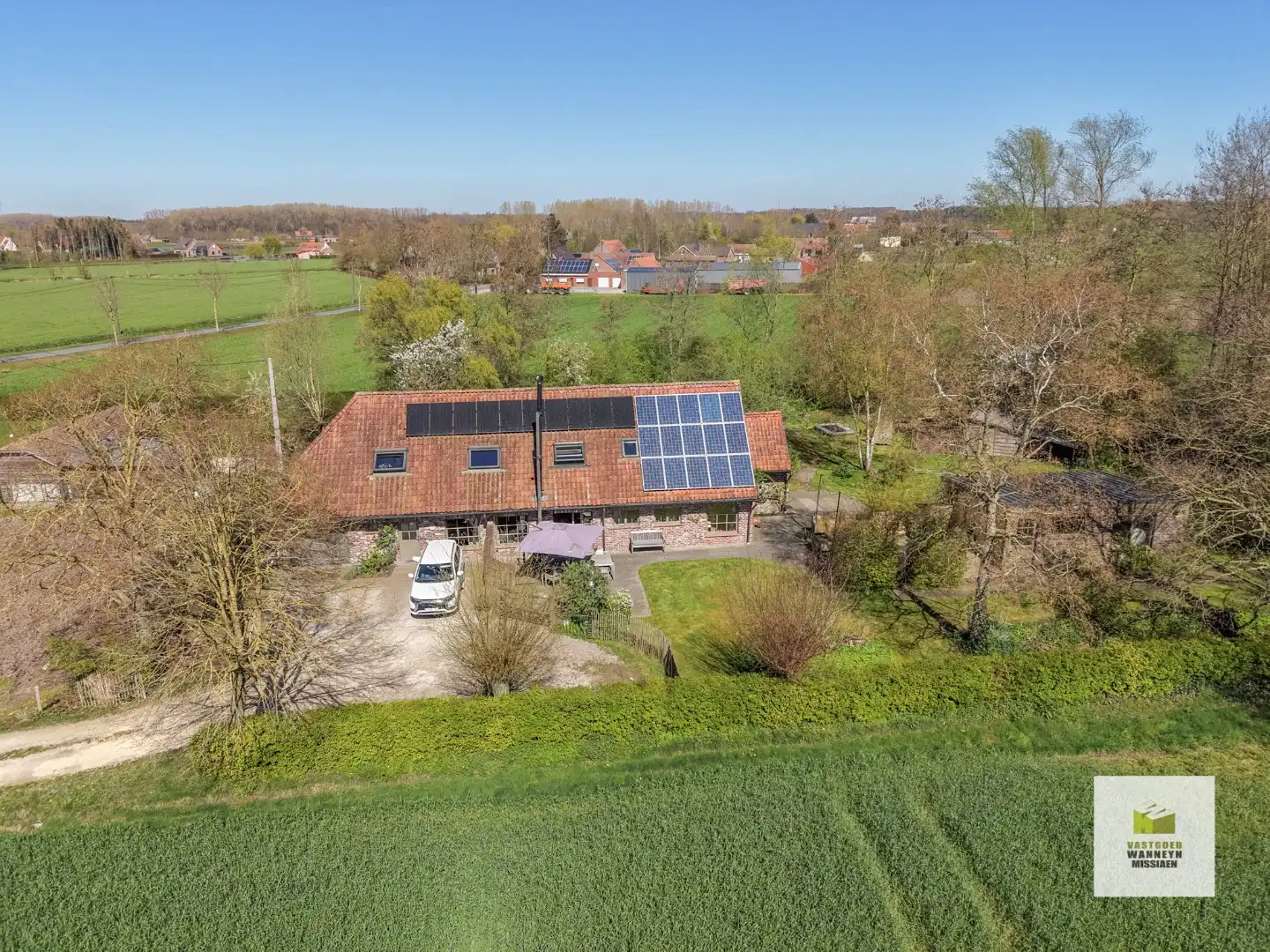 Landelijke gerenoveerde woning op 9.500 m2 met 3 slaapkamers en landelijk vergezicht foto 2