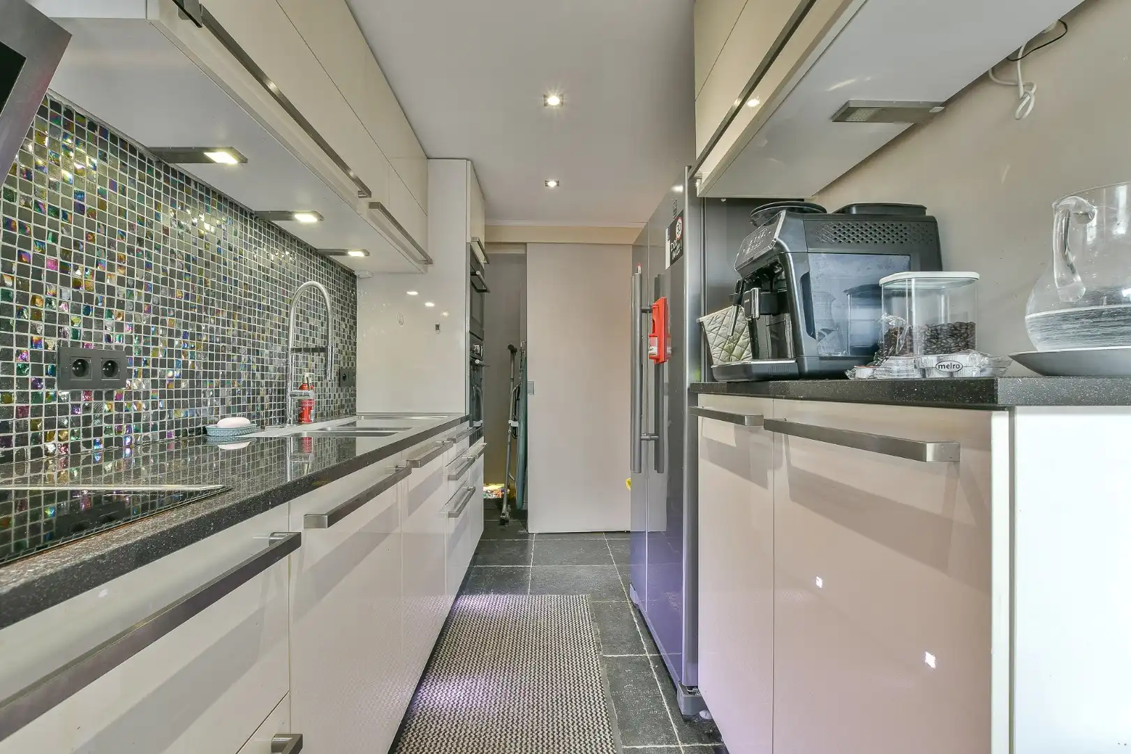 Ruime woning met veel mogelijkheden, carport en 2 parkeerplaatsen - vlakbij centrum & zee!  foto 16