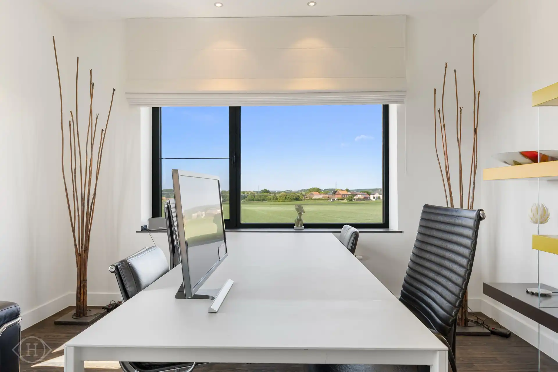Prachtig villa & kantoorgebouw in groene omgeving foto 14
