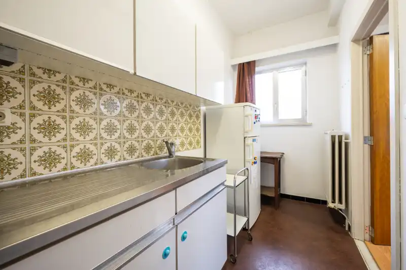 Gelijkvloers appartement met handelsruimte en parking nabij centrum Roeselare foto 8