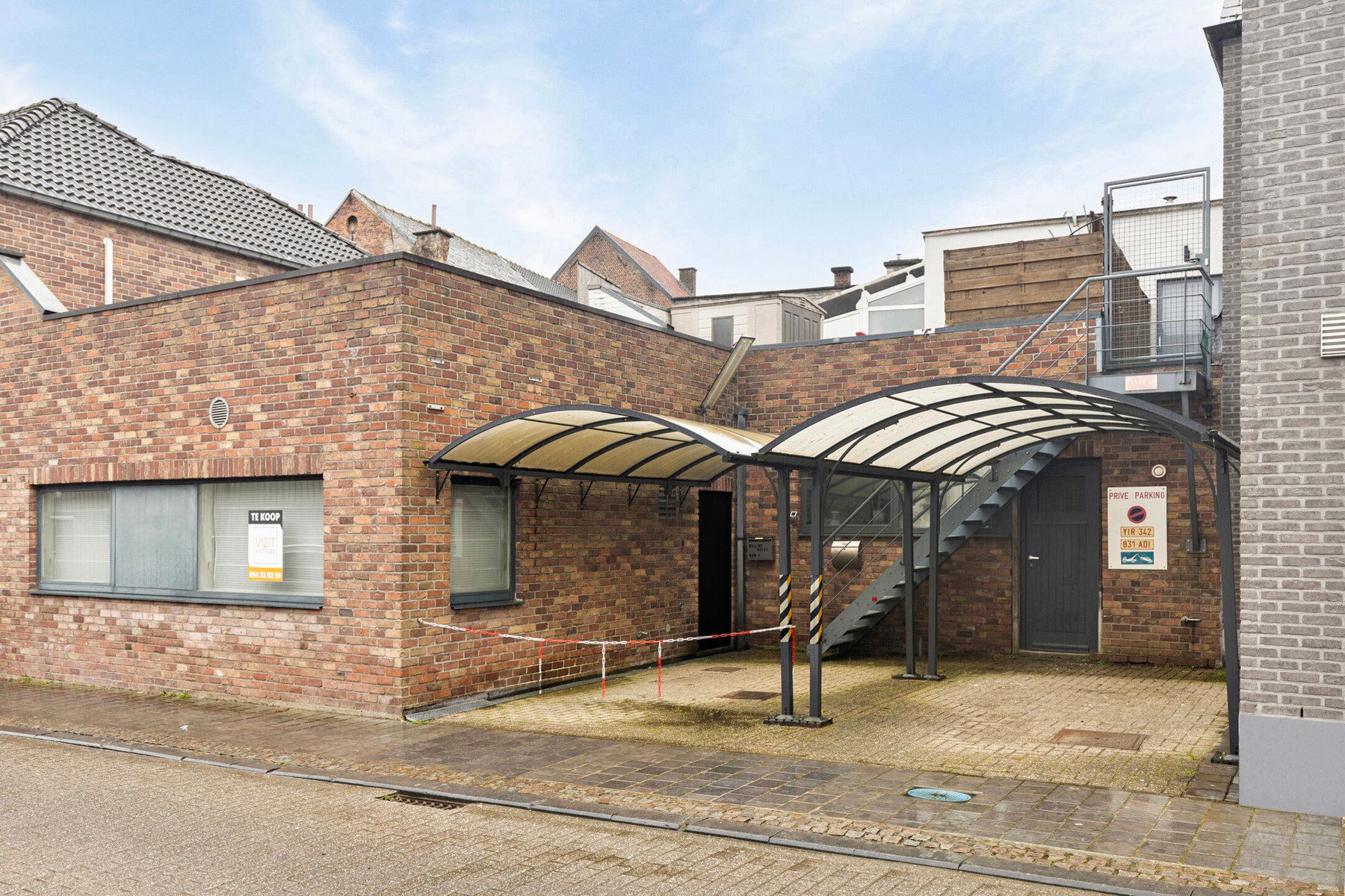 Centraal gelegen gebouw voor handelsactiviteit foto 14