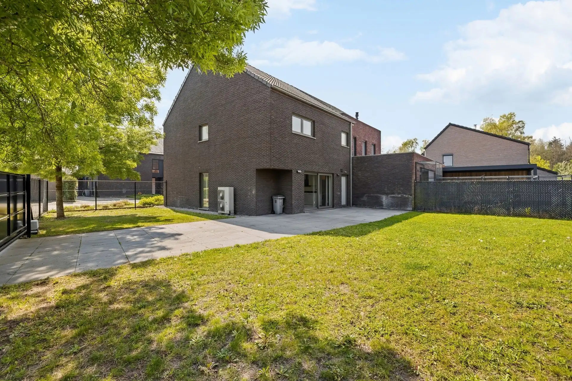Ruime gezinswoning met 3 slaapkamers en 2 badkamers op een absolute toplocatie foto 23