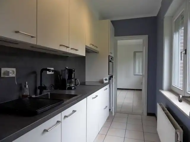 Rustig gelegen BUNGALOW, 2 slaapkamers / bureel, garage en tuin op 4 are 66 ca foto 16