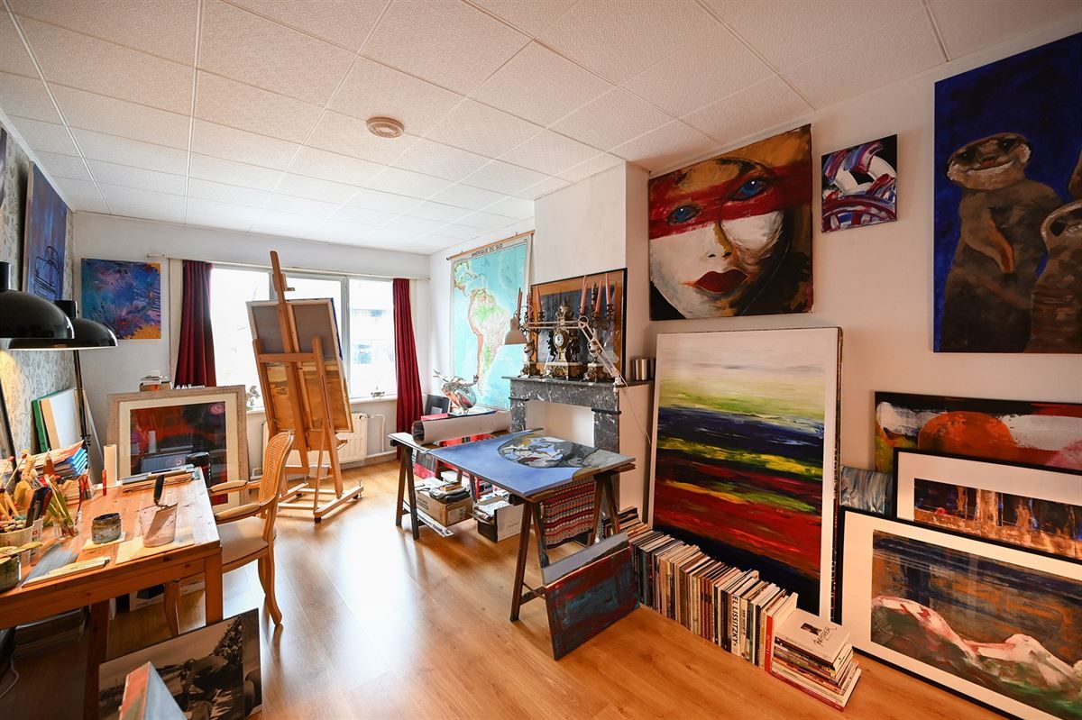 Gelegen in de rustige Voogdijstraat, op wandelafstand van het centrum van Duffel, vind je deze eerlijke, goed onderhouden woning boordevol mogelijkheden. De huidige huurder heeft ze jarenlang met zorg bewoond, maar een frisse wind – en een beetje lie foto 21