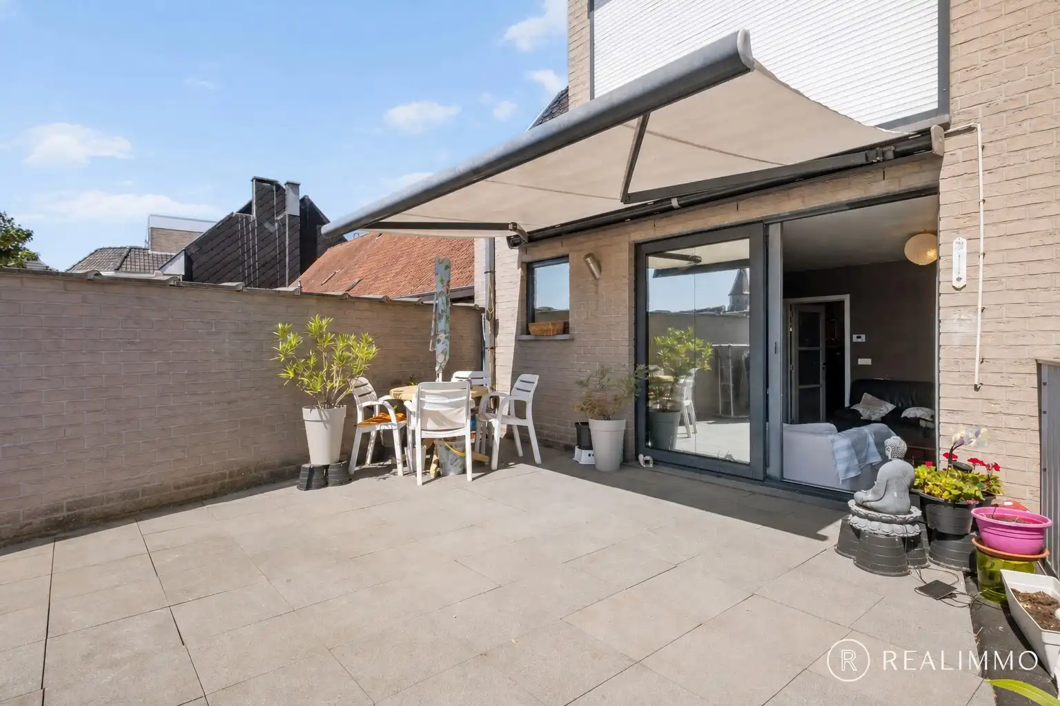 Ruim appartement met 2 slaapkamers, garage en parkeerplaats in Wielsbeke, ideaal gelegen voor comfortabel wonen! foto 2