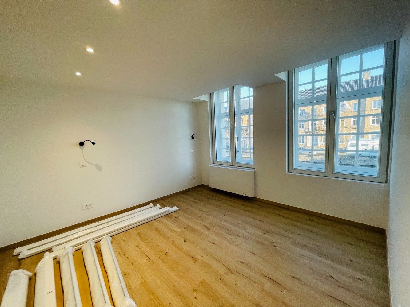 EXCLUSIEF WONEN in Brugge centrum, met zicht op de REIEN, ENERGIEZUINIG  TOTAAL GERENOVEERD BURGERSHUIS met 6 slaapkamers en, 3 nieuwe badkamers , stadspatio. foto 14