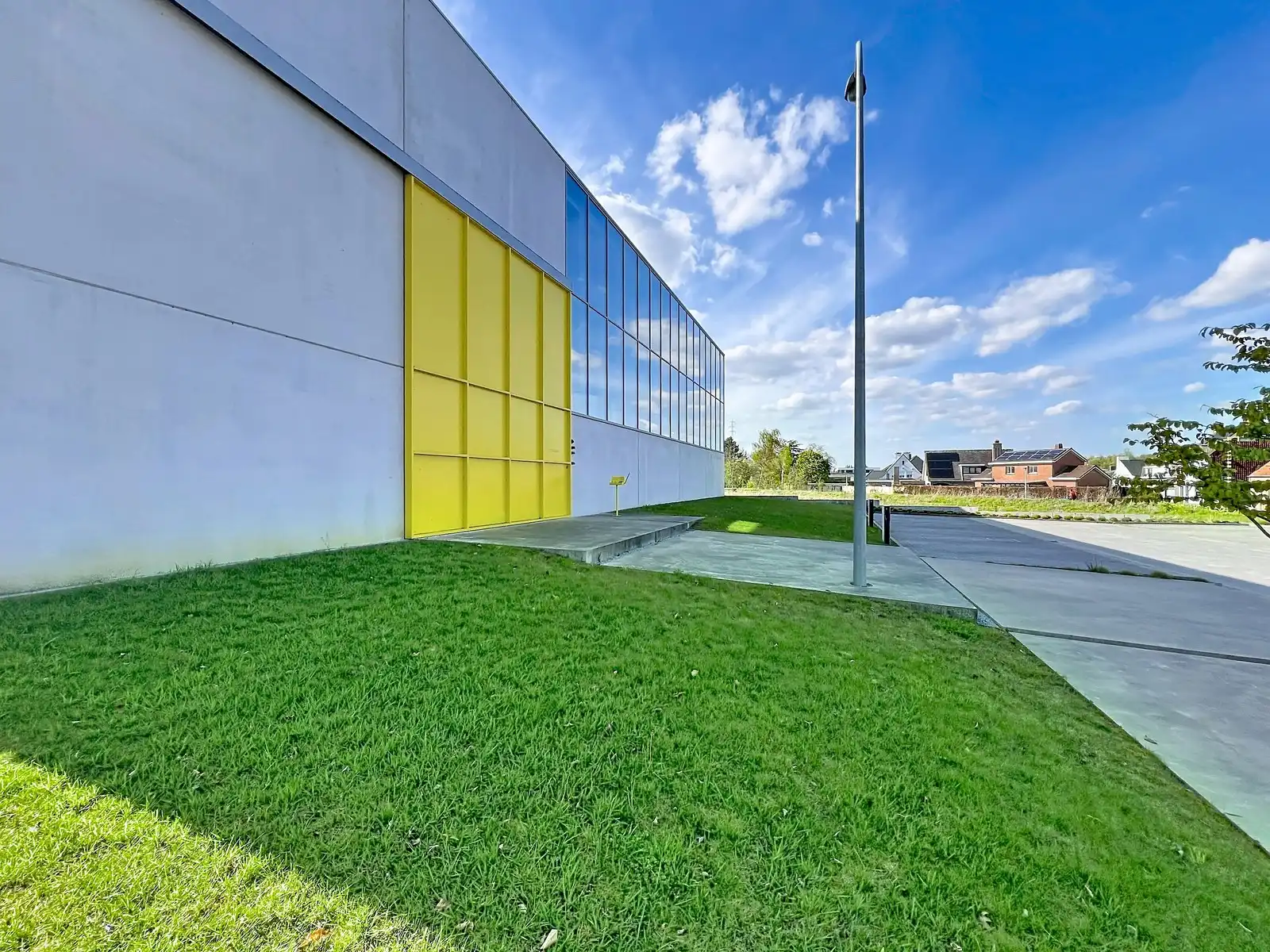 Share-deal: duurzaam, strak en ecologisch HIGH-END afgewerkt bedrijfsgebouw (°2020) met productiehal en kantoren op een perceel van 5.069m². foto 5