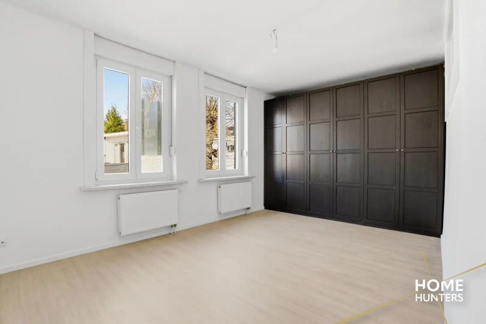 Charmante en instapklare woning met unieke stadskoer en garage foto 13