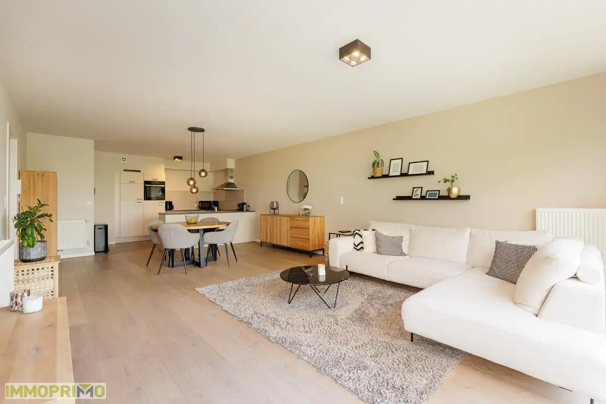 Instapklaar 3 slaapkamer appartement met ruim terras in autoluwe buurt foto 3